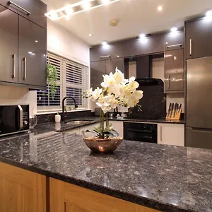 Apartment 2 Bed House, Office, Wi-fi, Free Parking, Belfast